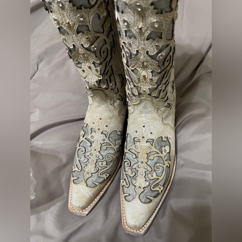 Gorgeous boots never worn!